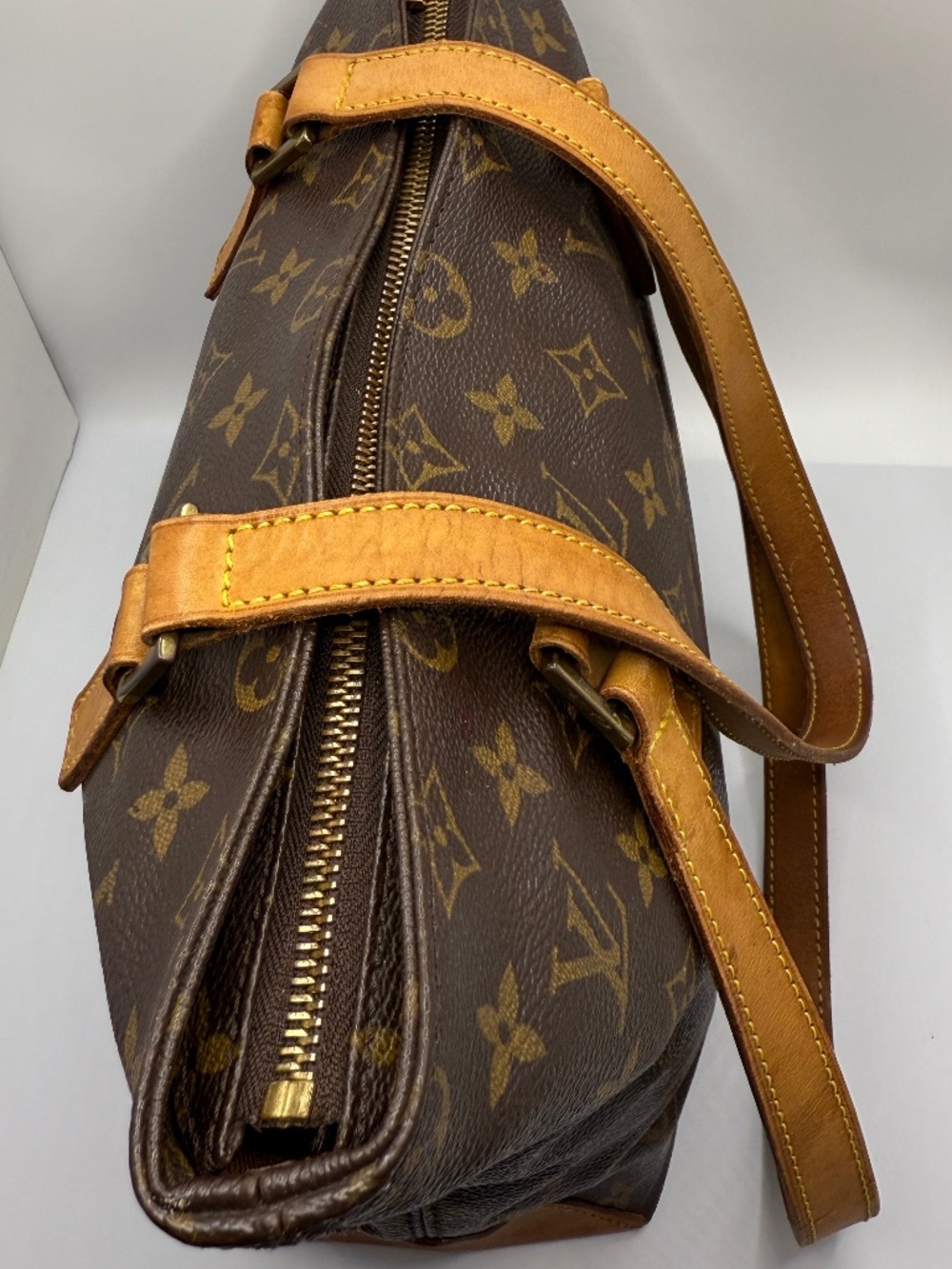 STUNNING LOUIS VUITTON MONOGRAM TOTE! - Picture 9 of 17
